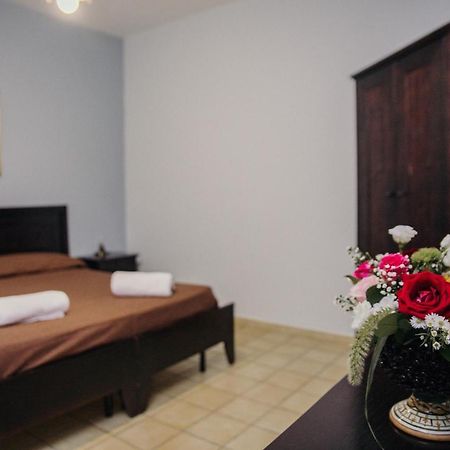 Le Antiche Colonne Bed & Breakfast Cinquefrondi Exterior foto