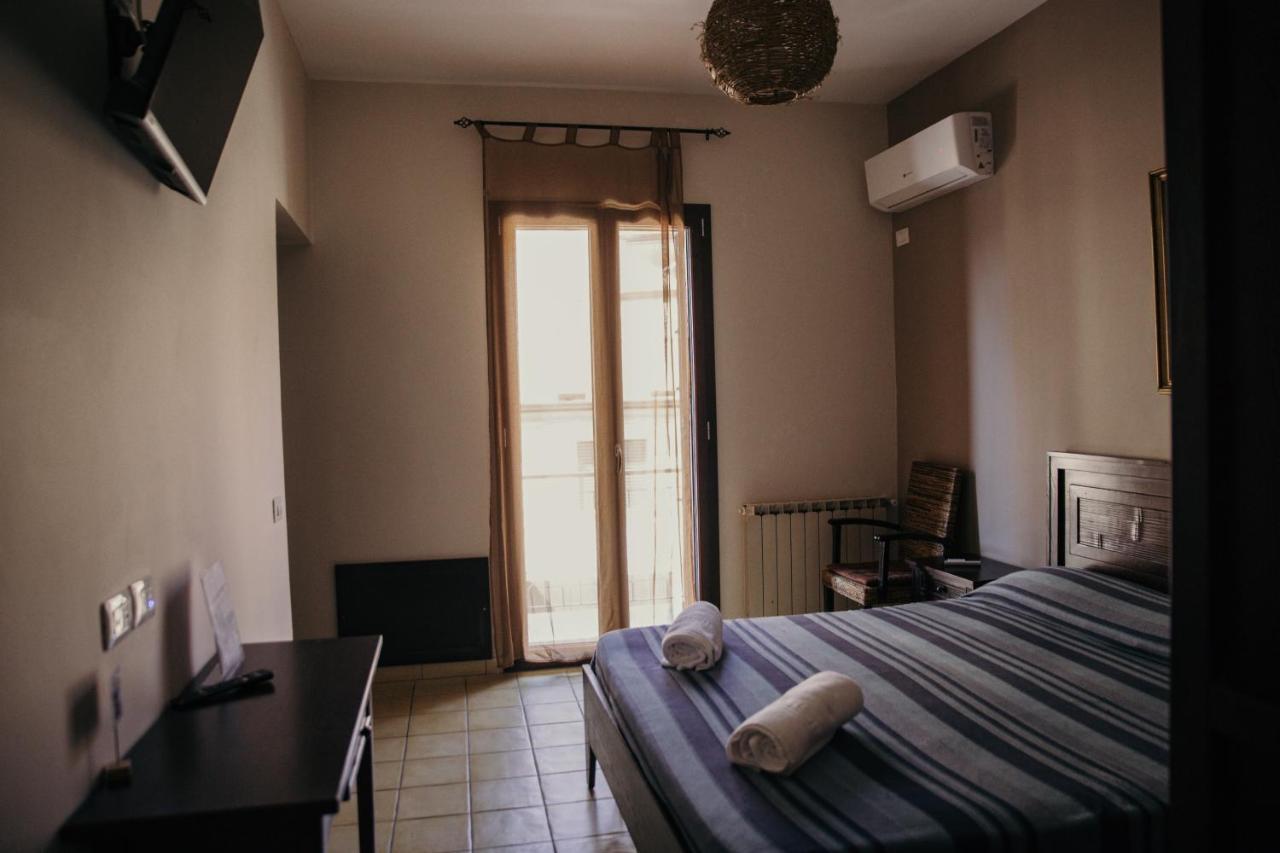 Le Antiche Colonne Bed & Breakfast Cinquefrondi Exterior foto