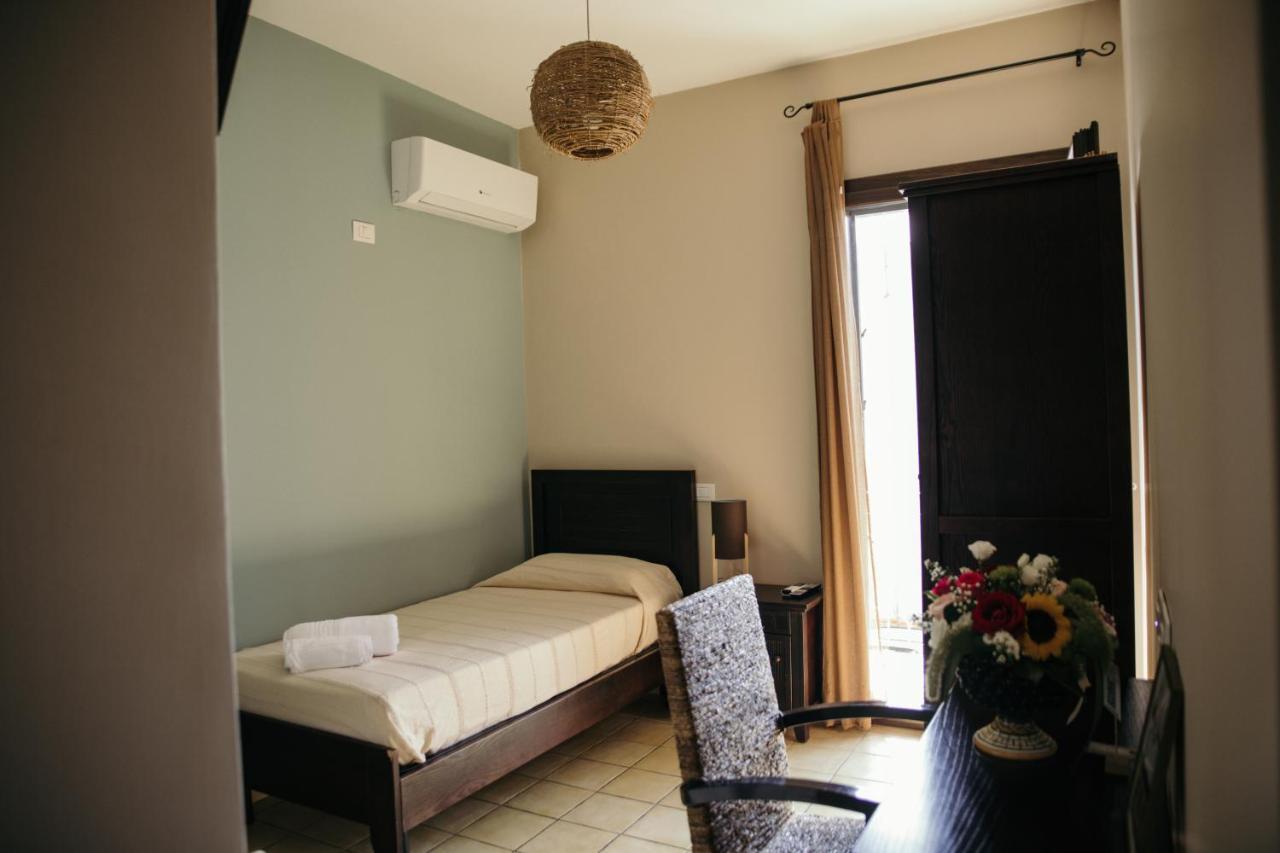 Le Antiche Colonne Bed & Breakfast Cinquefrondi Exterior foto