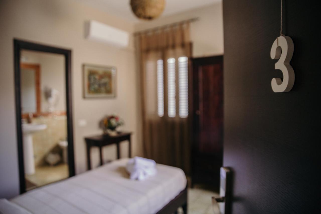 Le Antiche Colonne Bed & Breakfast Cinquefrondi Exterior foto
