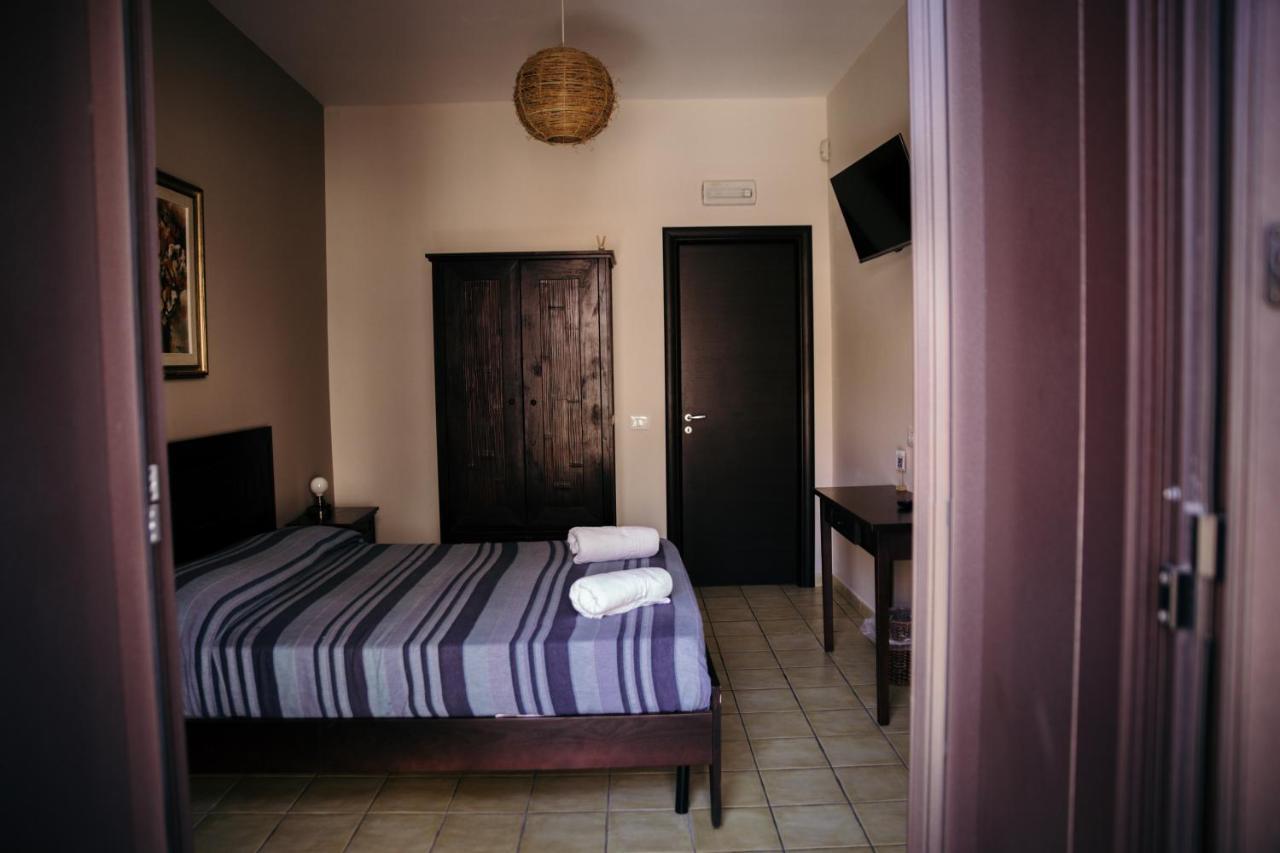 Le Antiche Colonne Bed & Breakfast Cinquefrondi Exterior foto